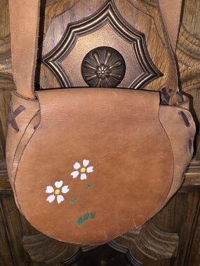 vintage 1970s hand-tooled brown leather Hand Painted Small Purse Bag